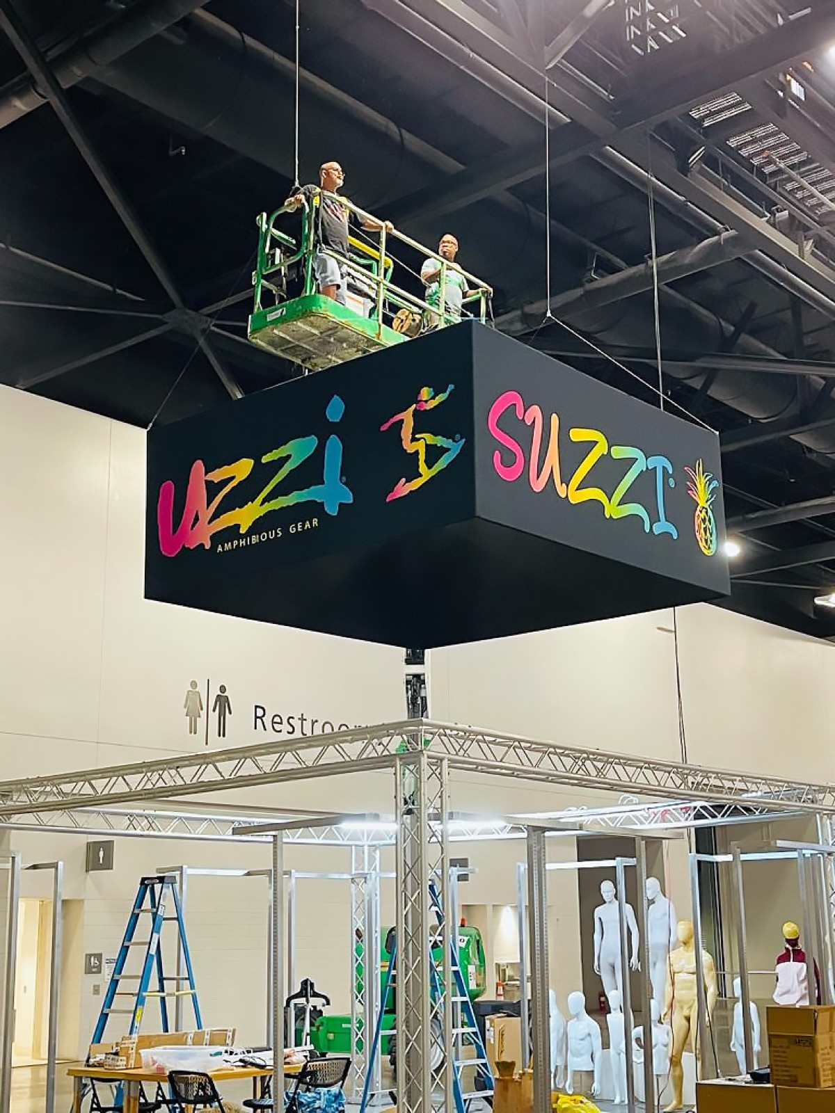 Uzzi and Suzzi hanging booth sign installation